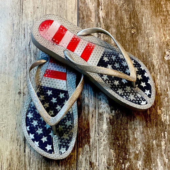 AMERICA USA JULY 4TH FLIP FLOPS GIRLS 3/4 SANDALS RED WHITE BLUE - Picture 1 of 5